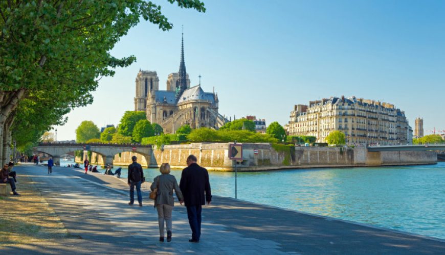 Discover the world with a guide