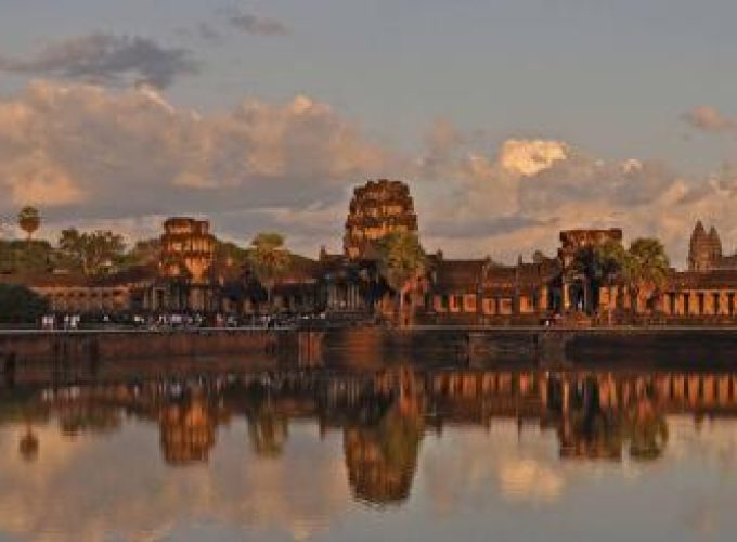 Discover the world with a guide