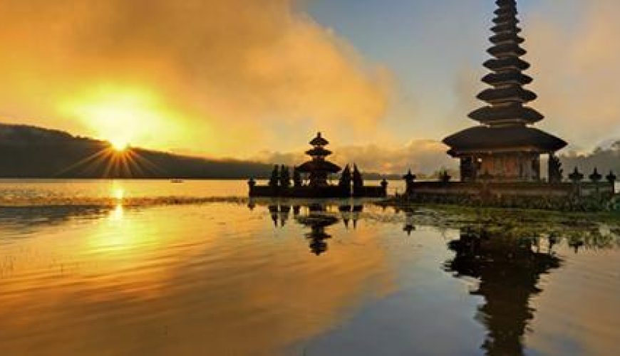 Discover the world with a guide