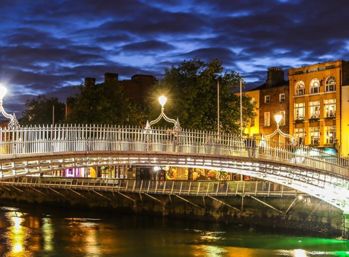 Discover the world with a guide