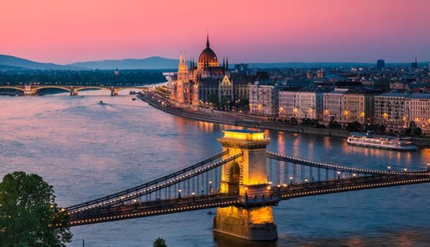Discover the world with a guide