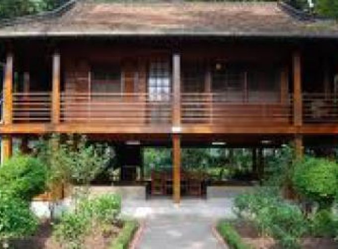 Discover the world with a guide