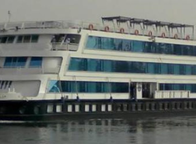 Discover the world with a guide