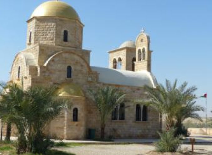 Discover the world with a guide