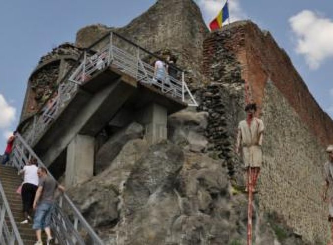 Discover the world with a guide