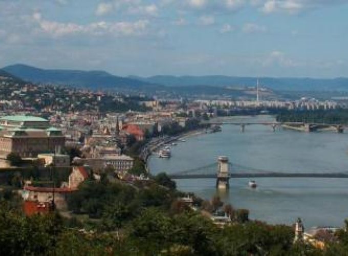 Discover the world with a guide