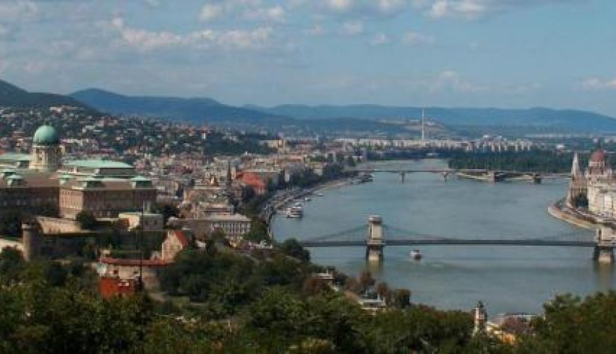 Discover the world with a guide