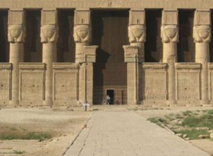 Discover the world with a guide