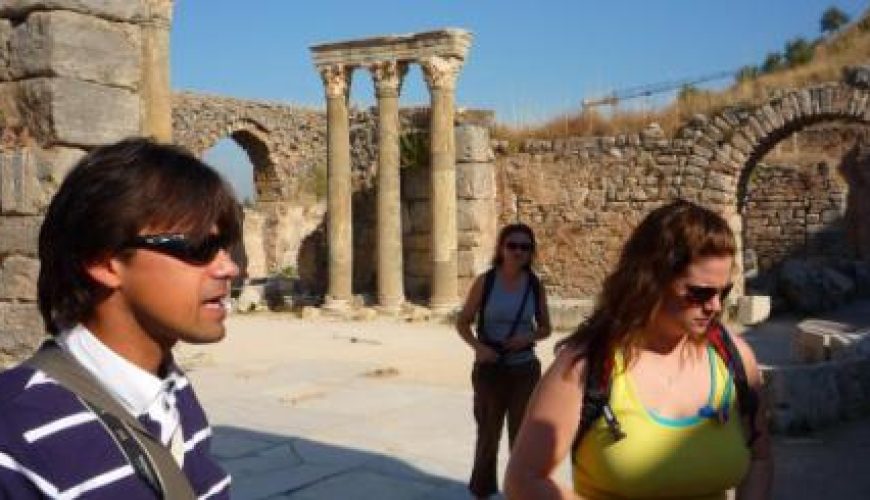 Discover the world with a guide