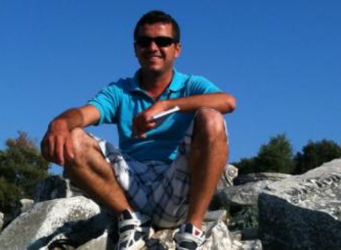 Discover the world with a guide