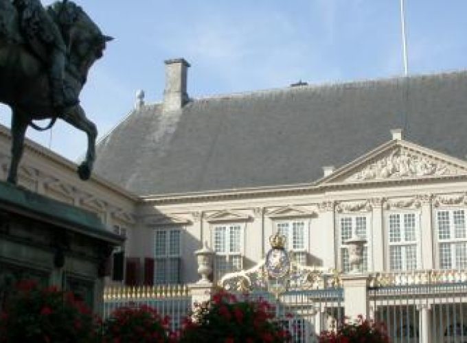 Discover the world with a guide