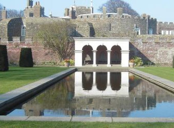 Discover the world with a guide