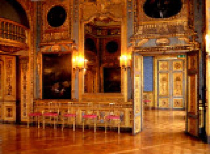 Discover the world with a guide