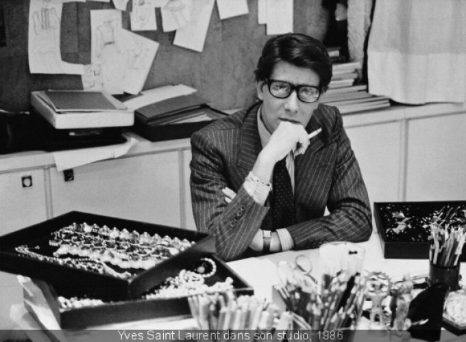 Discover the world with a guide