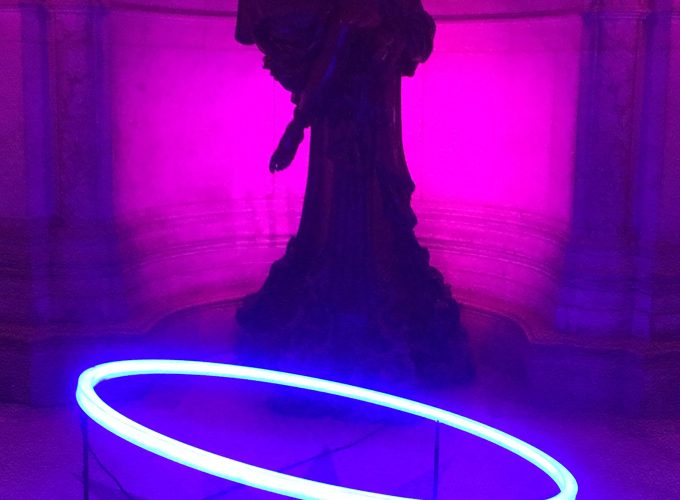 Discover the world with a guide