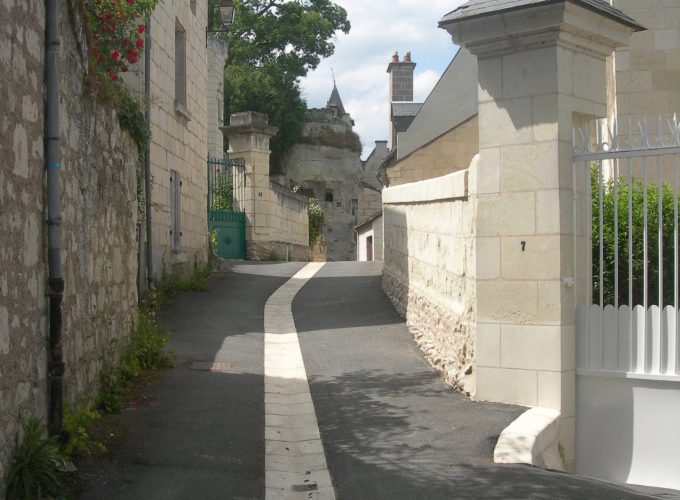 Discover the world with a guide